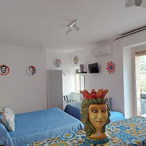 Apartment Al Teatro Antico & House Italy